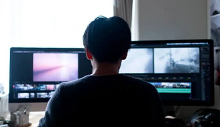 動画編集している様子