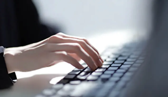 タイピングしている様子